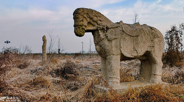 拆迁后的西江渡村：殷化行墓石刻得到保护