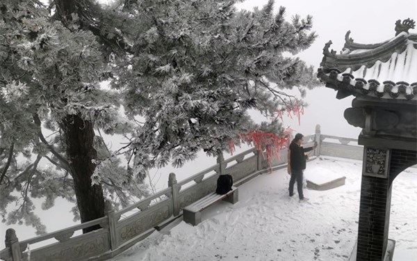 西安南五台下雪了！快带着家人去赏雪观云海