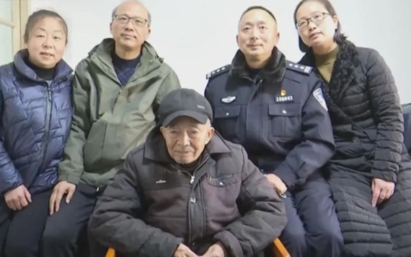 江苏一75岁老人误以为自己得绝症 哭着要把"遗产"留给民警