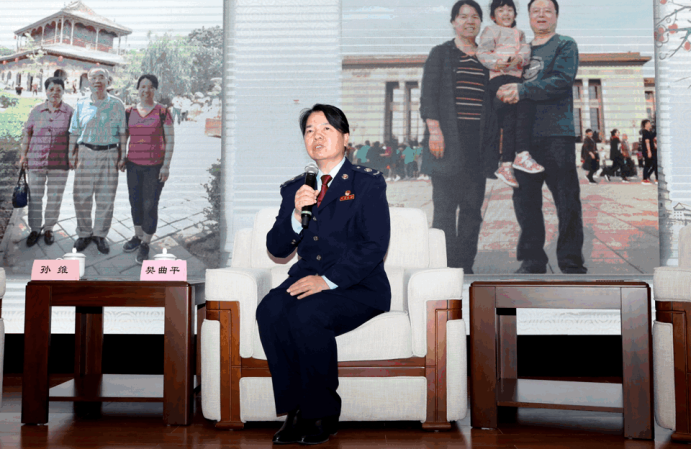 全市“讲述‘全家福’故事”幸福家庭家风文化分享会在西安经开区举办