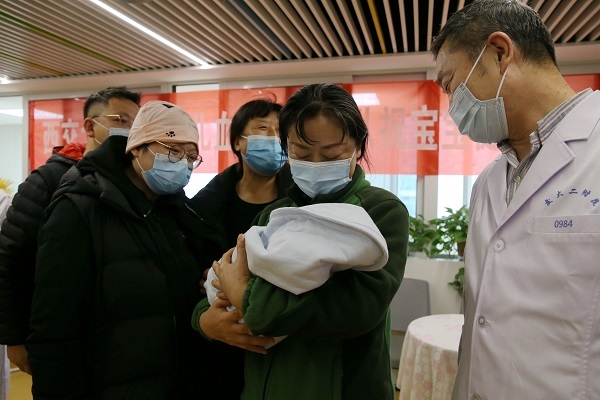 西安交通大学第二附属医院挽救出生仅2天新生儿