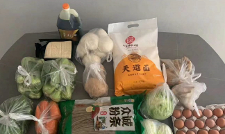 视频|西安雁塔区管控区部分小区物资到位：包括鸡蛋、面粉、蔬菜等