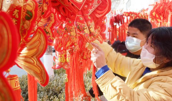 国家卫健委：元旦春节防疫防止层层加码 减少对群众影响