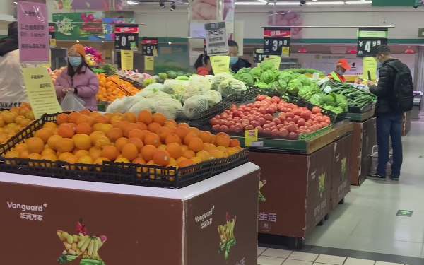 记者走访雁塔区部分超市菜市场：货物充足 没有出现抢购情况