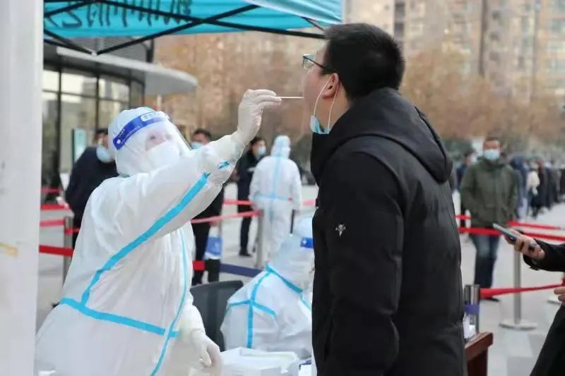 “热米皮”支援“肉夹馍” 汉中医疗队已为经开区居民做了77万人次核酸筛查