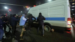 哈萨克斯坦内务部：非法抗议活动已造成8名执法机构人员死亡