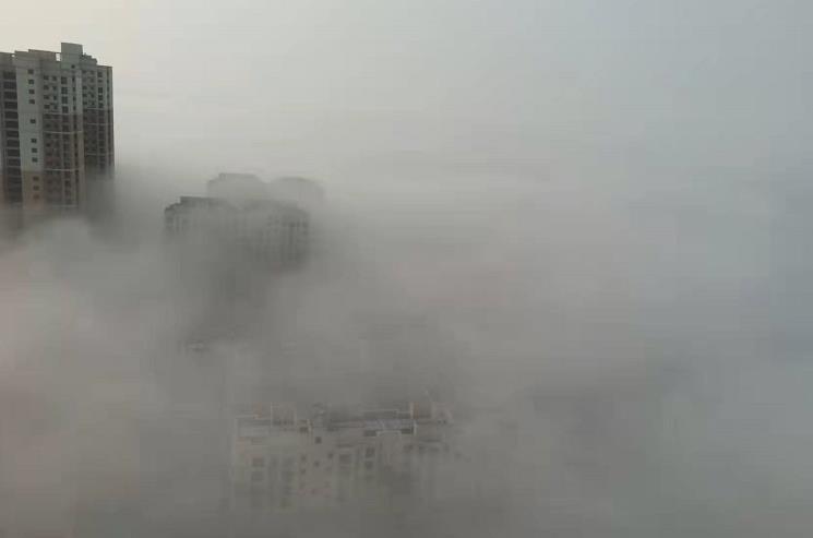 西安发布大雾橙色预警 部分地区能见度小于200米