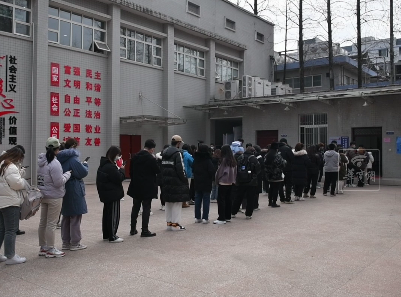 安排专列送大学生们回家过年！陕西汉中火车站将售票处搬进学校