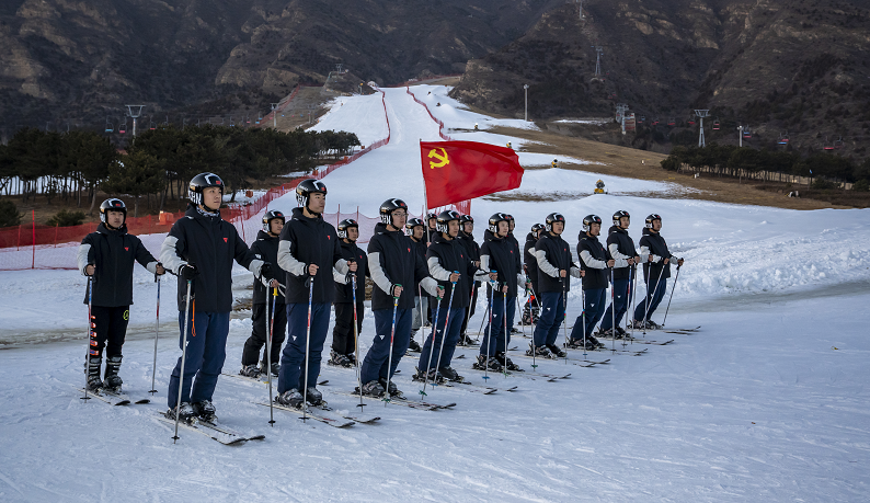 北京冬奥会的幕后英雄｜22名滑雪运动员“跨界”巡检保供电