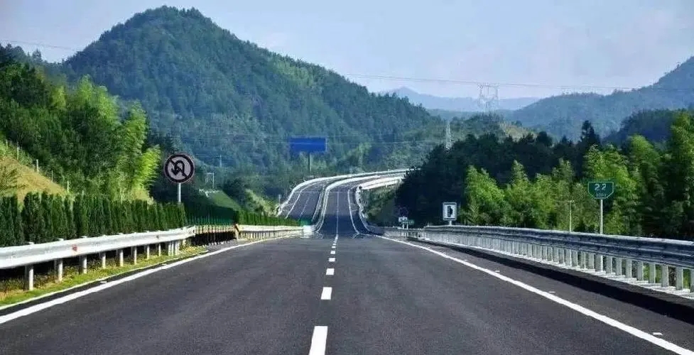 陕西今年将新建改扩建4条高速公路 有序实施30户以上自然村通硬化路