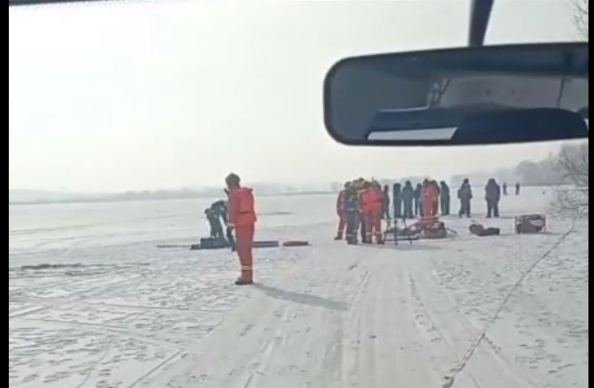 吉林一车辆压破冰层坠入水库 车上5人仅1人逃生