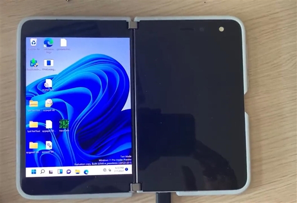 开发者魔改Surface Duo：Win11手机就此诞生
