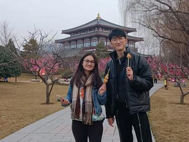 「老外在陕西」在华留学生元宵佳节游园逛灯会 想要把中国文化“安利”给世界
