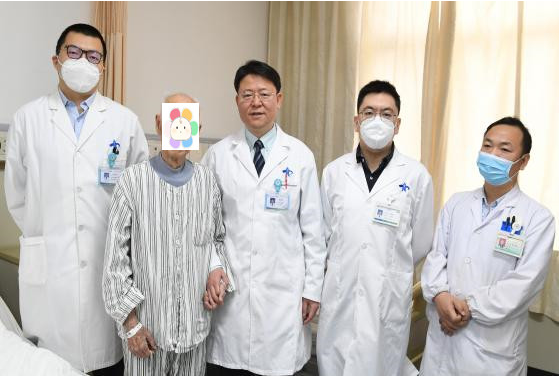 佘军军教授团队为95岁老人实施胃肠外科手术
