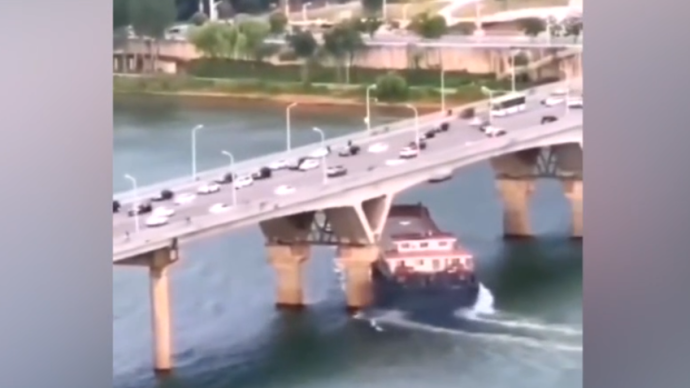 长沙猴子石大桥被撞事故报告：桥墩撞痕深8厘米 船长属肇事逃逸