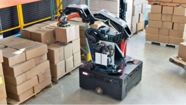 波士顿动力开售 Stretch 仓库机器人：自主搬运货物