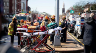 纽约警方披露地铁枪击案细节：嫌疑人投掷烟雾弹后开枪33次