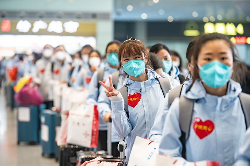 陕西开行援沪高铁专列 1591名医护人员及800余箱医疗物资火速驰援上海