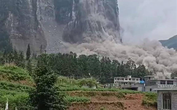 贵州山体崩塌已发现一名遇难者 仍有两名老人失联