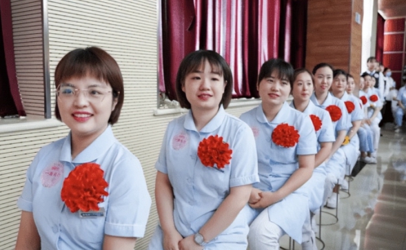 西安大兴医院庆祝5?12护士节暨“十佳青年护士”表彰大会