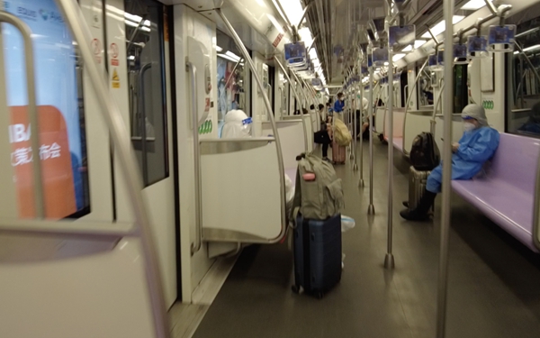 上海地铁公交重开：返岗返乡看病的他们有“车”了
