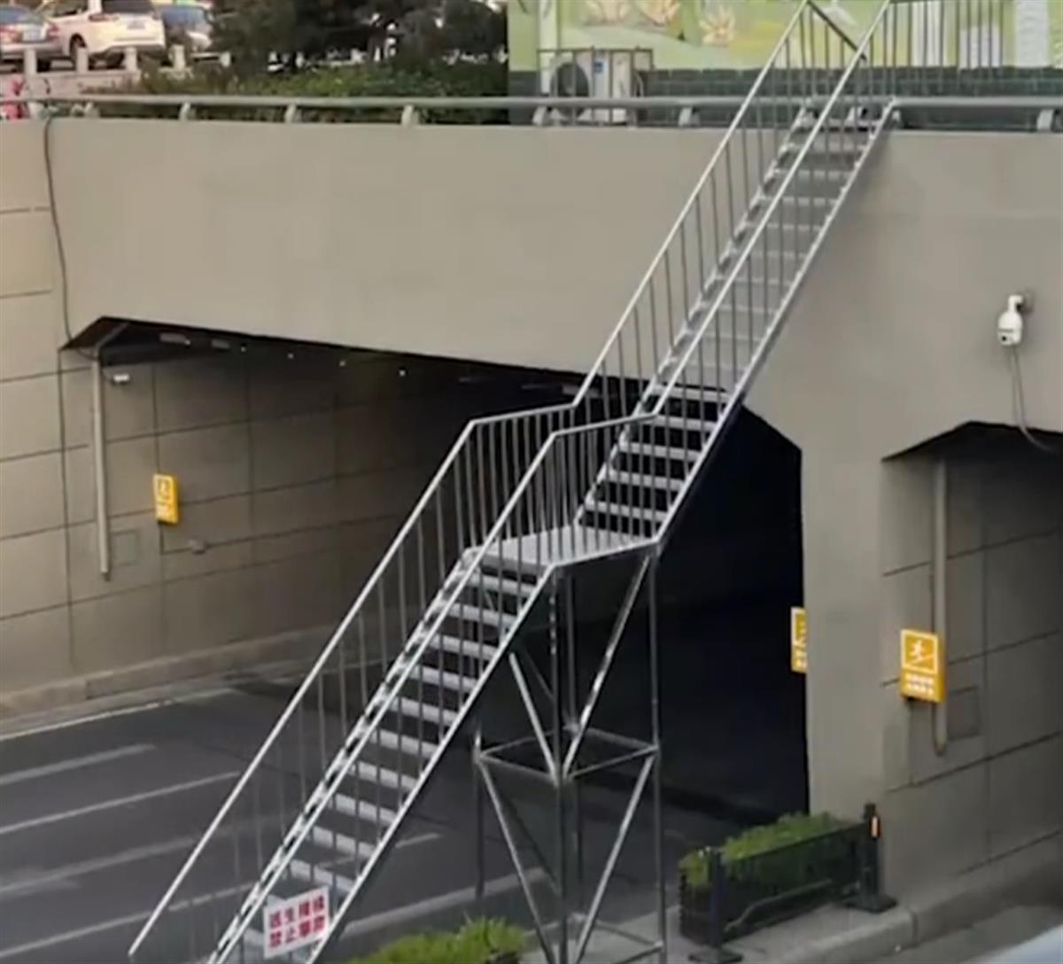 郑州京广路隧道加装“逃生梯”，官方：其它隧道也将安装