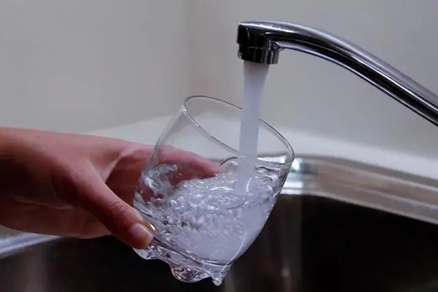 水费支出多了多少?西安城区供水价格拟调整 方案一：居民一阶未涨价