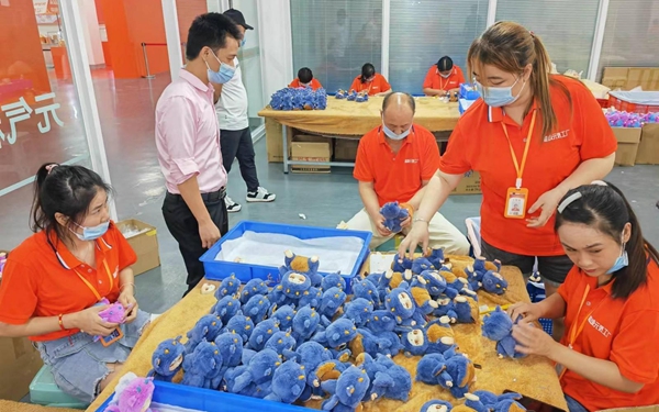 陕西重点项目观摩|毛绒文创小玩具 城乡群众稳定持续增收的“富民产业”