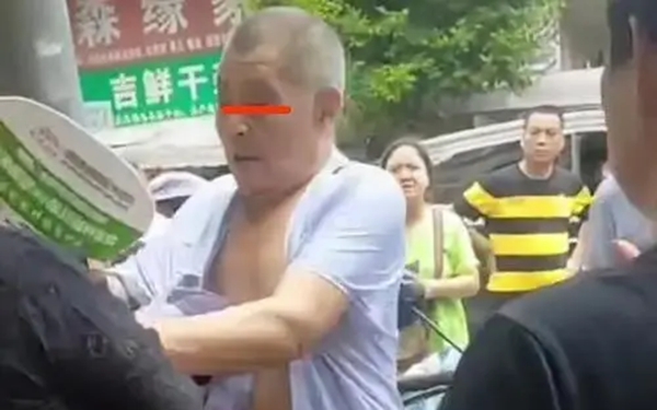 重庆老汉“咸猪手”被抓现行却未执行拘留 社区：他若再来将重点关注