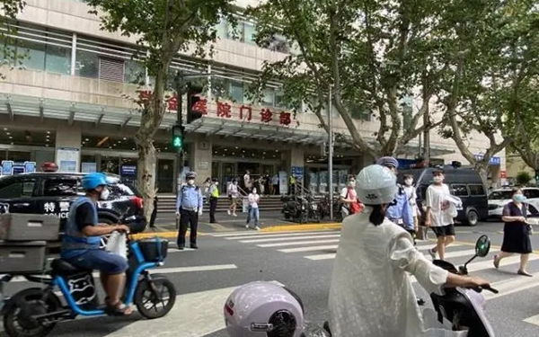 上海瑞金医院有医护、儿童受伤 持刀伤人者已被击伤制服