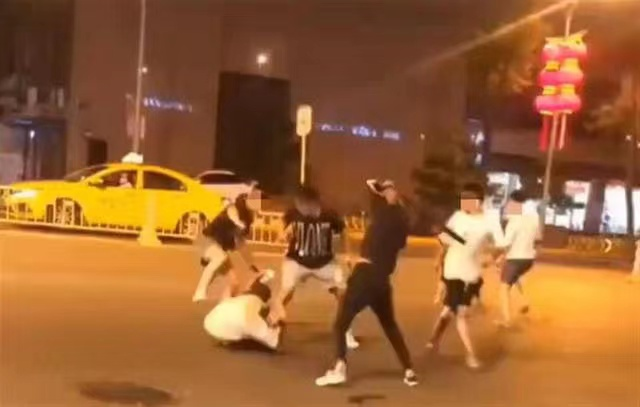 网传“西安街头打人”视频，警方最新通报
