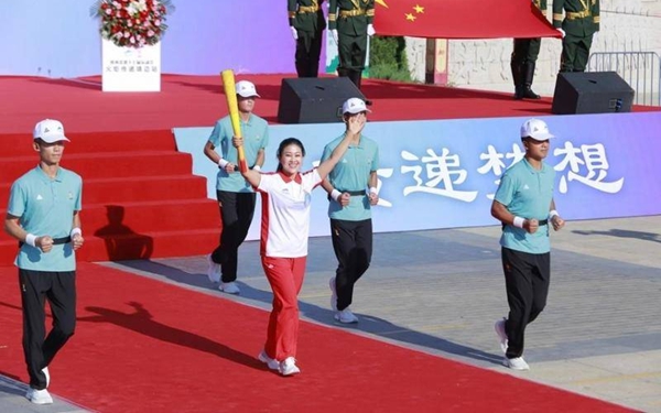 陕西省第十七届运动会第十一站火炬传递活动在靖边举行