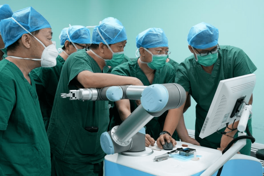 西安市第四医院成功实施机器人辅助脑深部电刺激术