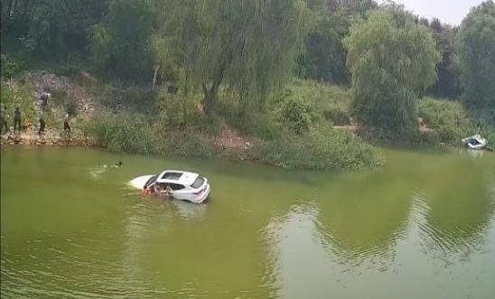 越野车失控冲进水库 在陕务工男子救起5人后不幸牺牲