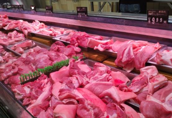 猪肉也开“美颜”？走访十余家肉店均使用了红光灯 消费者直呼“看不清”