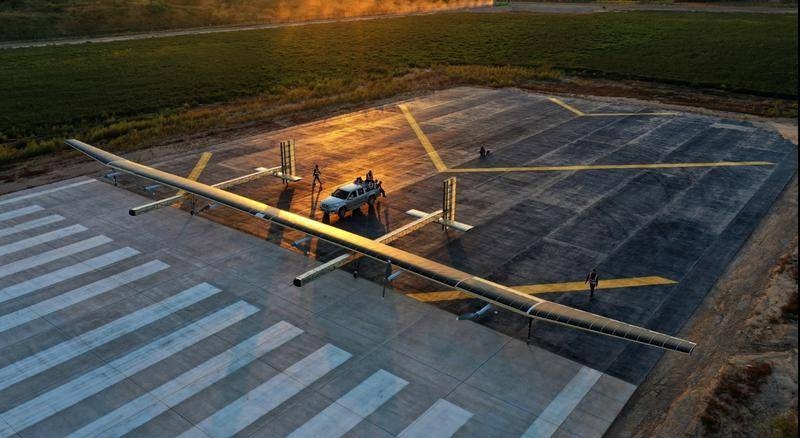 大型太阳能无人机“启明星50”在榆林首飞成功