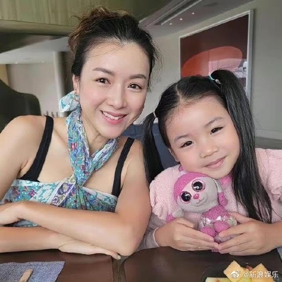 陈茵微和女儿