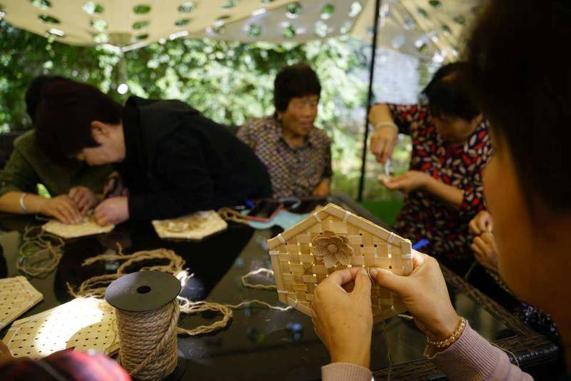 西安市长安区乔村：“三秦巧娘”手工坊带领妇女激发“指尖经济”