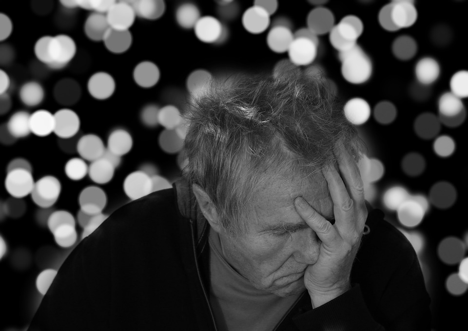 如何预防阿尔茨海默症？专家：老人定期做检查、子女多陪伴