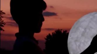 视频|地理老师为学生拍“月球大片”：提高学生的学习兴趣