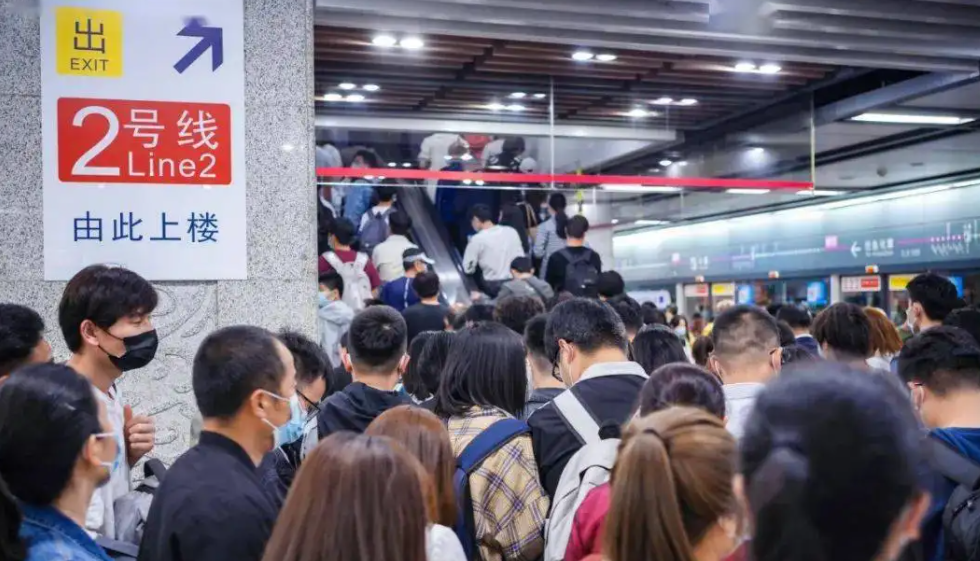 预计9月30日西安地铁迎来客流高峰 当天13时提前进入晚高峰运营模式