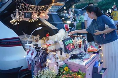 “Z世代”何以弄潮后备箱集市?