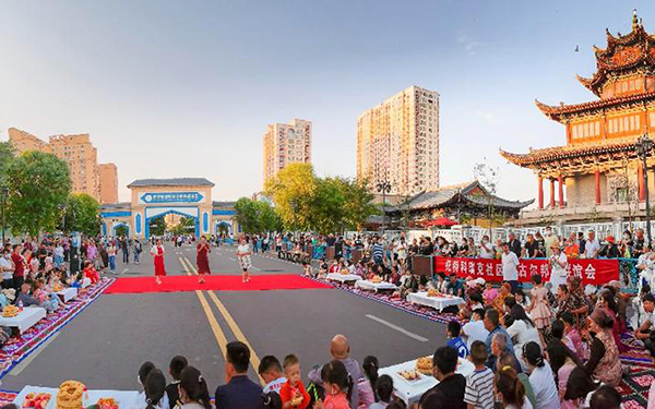 走进新疆:喀赞其的陕西味道