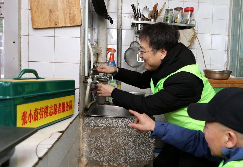 ?西安好人張小蔚：為了救人滅火 他肺部嚴重損傷做了肺移植手術