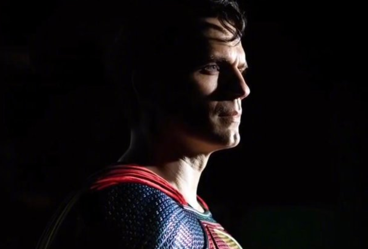 亨利卡维尔宣布回归演超人 当年制服试装释出身材好