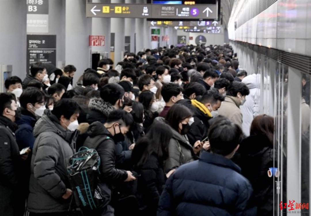 梨泰院踩踏事故“后遗症”：有韩国民众不敢坐地铁上班