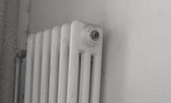 供暖以来家里只热了两三天   高新热力驻兴隆社区工作人员表示将安排上门维修
