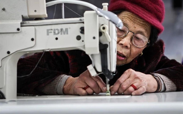 92岁奶奶卖衣10年还清2077万债务 诚信永远是金字招牌