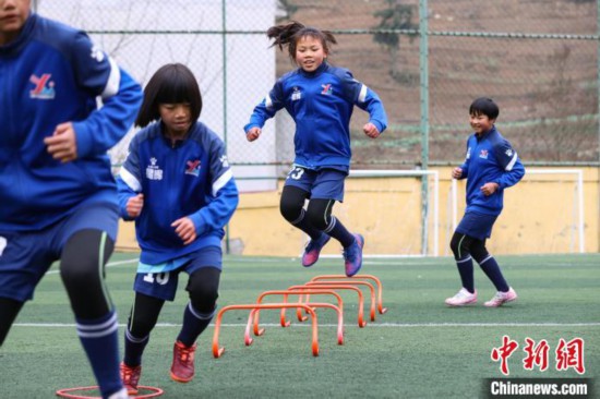 貴州畢節：鄉村小學里的女子足球隊