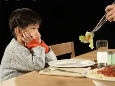 孩子不愛吃飯?大多是家長存在5個喂養誤區!